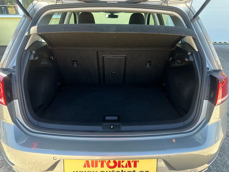 Volkswagen Golf 1.0TSi 85kW/1MAJ/Serv.knih/TOP - fotka 15 z 39