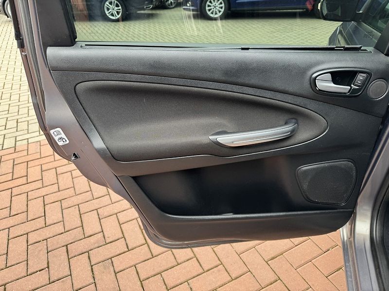 Ford Galaxy (2013) 2.0TDCi Navi Digi Klima - fotka 22 z 46