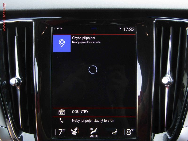 Volvo V60 (2019) 2.0 D4 4x4, Cross Country - fotka 17 z 18