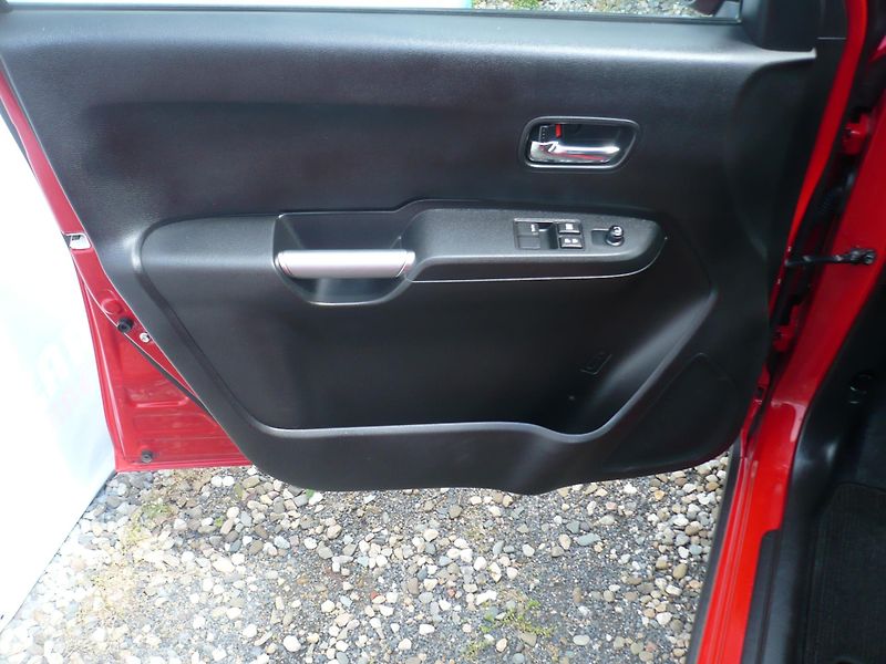 Suzuki Ignis 1.2i 61Kw Automat REZERVACE - fotka 22 z 29