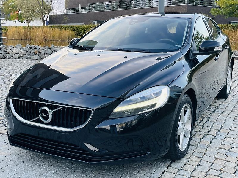 Volvo V40 2.0i MANUÁL 1.MAJITEL SENZORY - fotka 4 z 41