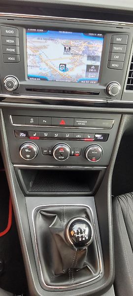 Seat Leon (2014) 1,2TSi 81kWbenzín FuLLeD Style - fotka 25 z 38
