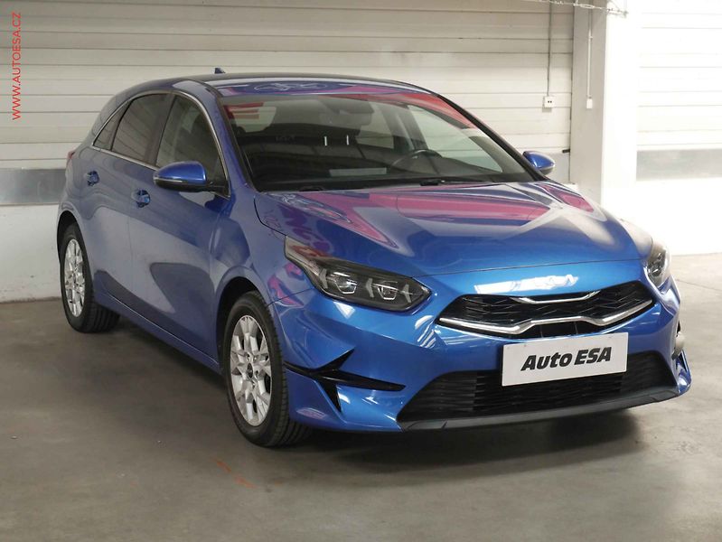 Kia Ceed (2023) 1.5 T- GDi, ČR, AC, kamera - fotka 1 z 21