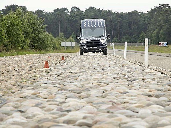 Ford podrobil Transit testům, kterém měly během šesti měsíců nasimulovat 10 let pracovního nasazení.
