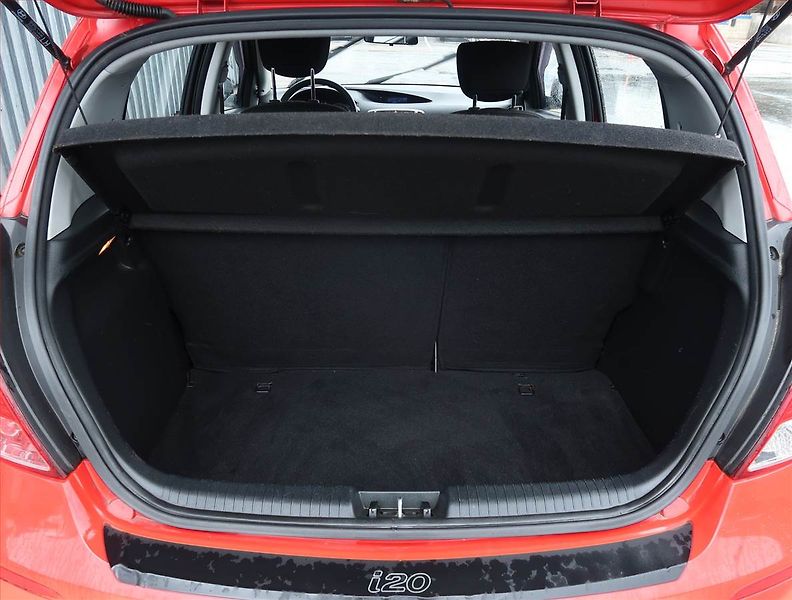 Hyundai i20 (2013) 1.2, nová STK, zamluveno - fotka 13 z 14