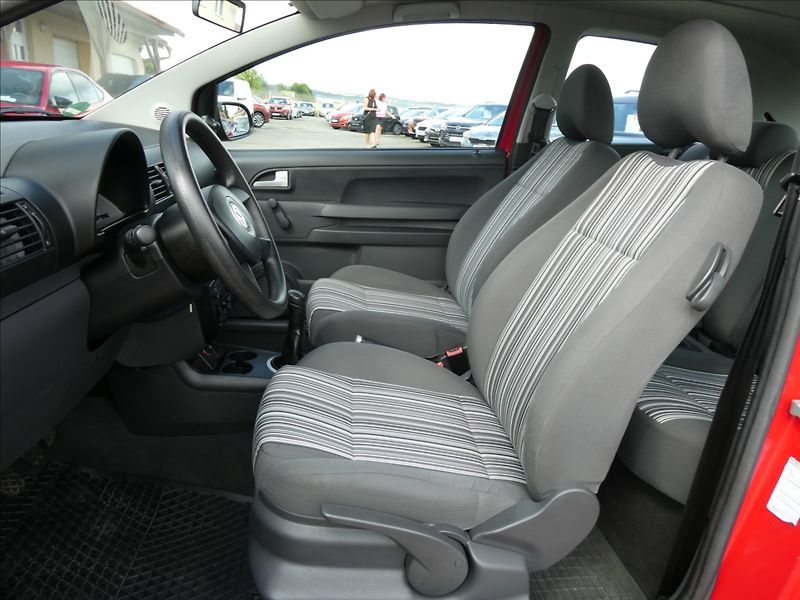 Volkswagen Fox 1,2 HTP 2 x kola - fotka 16 z 31