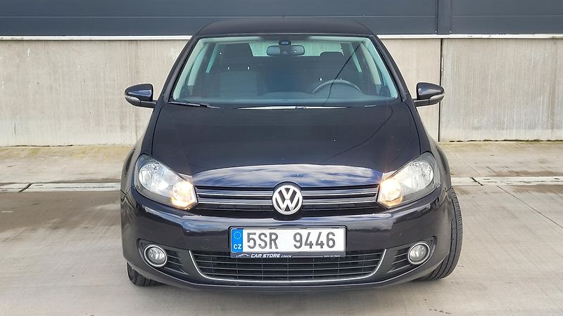 Volkswagen Golf 1,6 TDI 77KW  - fotka 2 z 23