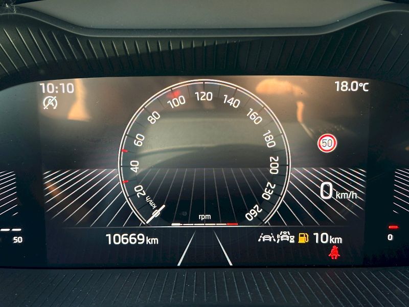 Škoda Karoq (2025) 1.5 TSI / 110 kW / SELECTION - fotka 28 z 29