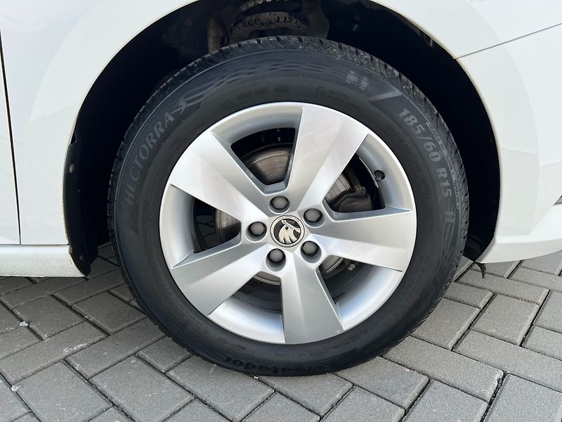Škoda Fabia (2020) Com.1.0TSi ČR+1.maj.! Výhřevy! - fotka 28 z 28