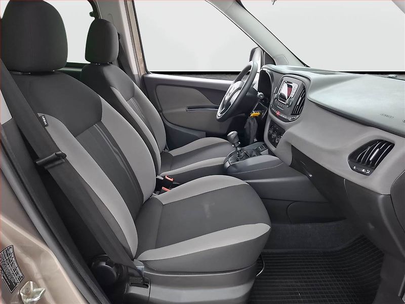 Fiat Dobló (2017) 1.4 T-Jet, 5Míst, ČR, 1Maj - fotka 9 z 16