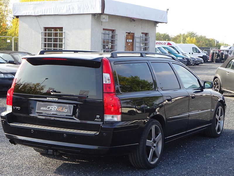 Volvo V70 2.5T 220kW R AWD AUTOMAT - fotka 25 z 32