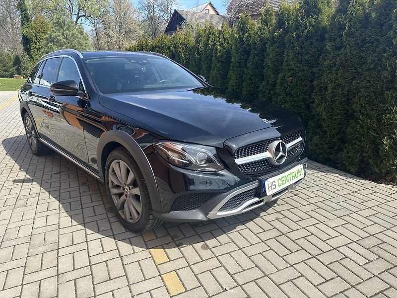 Mercedes-Benz Třídy E E 220d 4MATIC All-TerrainT - fotka 1 z 22