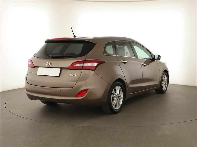 Hyundai i30 (2014) 1.6 CRDi, Navi, Tempomat - fotka 5 z 14