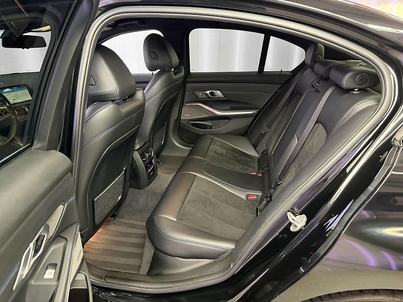 BMW Řada 3 340i xDrive, HUD, HARMAN/KARDO - fotka 11 z 27