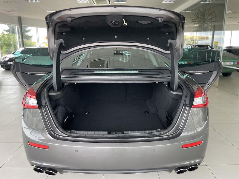 Maserati Ghibli SQ4 302kW*V6*KeyLess*TopStav - fotka 37 z 38