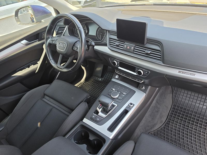 Audi Q5 2.0 TFSI S-Line Hybrid  - fotka 20 z 21