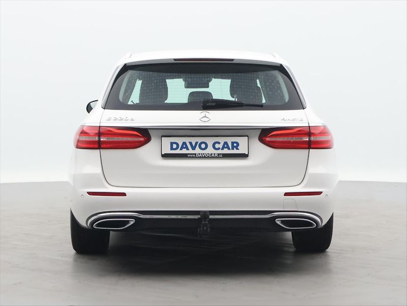 Mercedes-Benz Třídy E 2.0 220d 143kW 4Matic Aut. - fotka 6 z 34