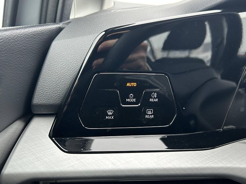 Volkswagen Golf Life 1,0TSi - fotka 18 z 22