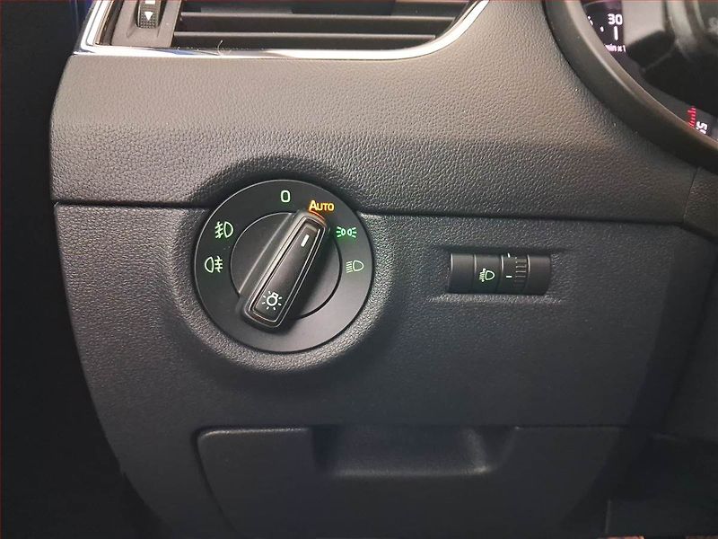 Škoda Octavia (2016) 1.6 TDI, Tempomat - fotka 19 z 23