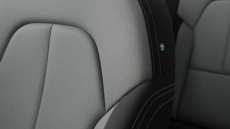 Volvo XC40 (2027) PLUS BLACK ED. B4, 360°, LOUNG - fotka 4 z 7