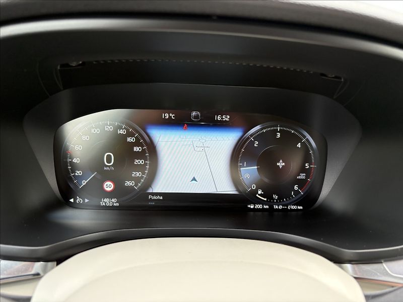 Volvo V60 2,0 D3 110 KW MOMENTUM MANUAL - fotka 10 z 26