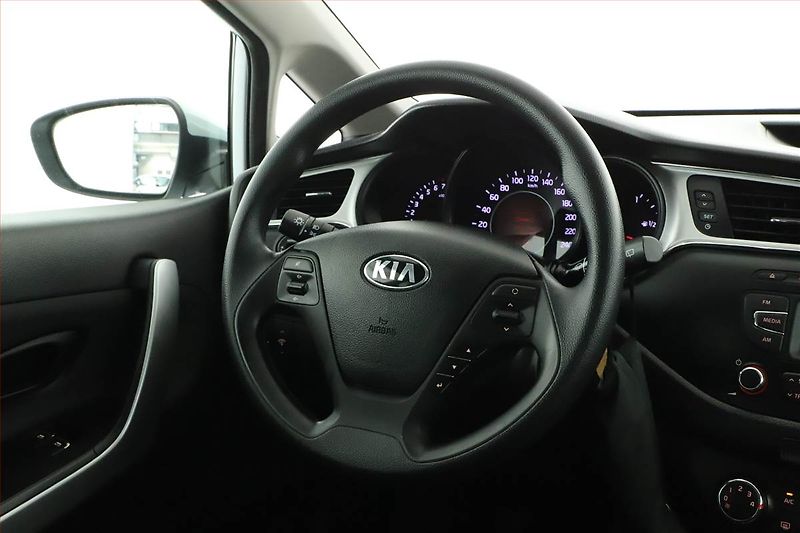 Kia Ceed (2016) 1.4 CVVT - fotka 8 z 14