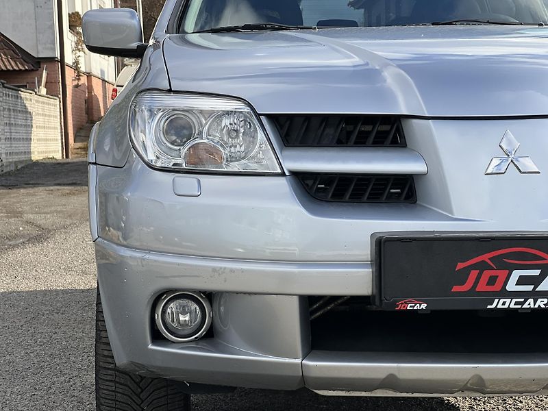 Mitsubishi Outlander Navigator 2.0i 4x4 KLIMA ALU - fotka 28 z 32