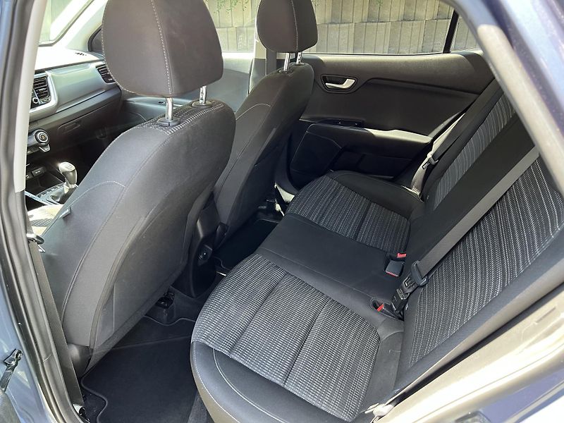 Kia Stonic 1.0 T-GDi 74 kW SERVISKA - fotka 11 z 17