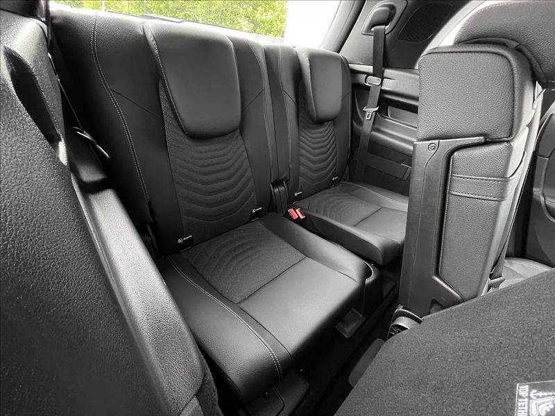 Mercedes-Benz GLB 2,0 200d AT8 7Míst - fotka 16 z 24