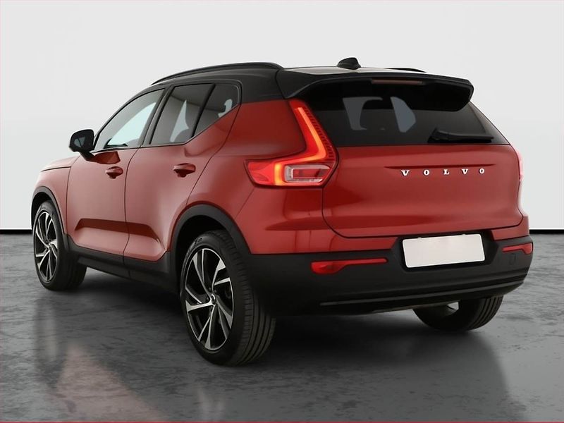 Volvo XC40 (2021) B4 AWD - fotka 4 z 20