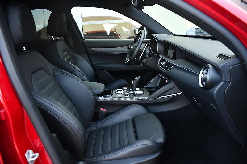Alfa Romeo Stelvio 2.9V6 Bi-T.382 kW QUADRIFOGLIO - fotka 17 z 45