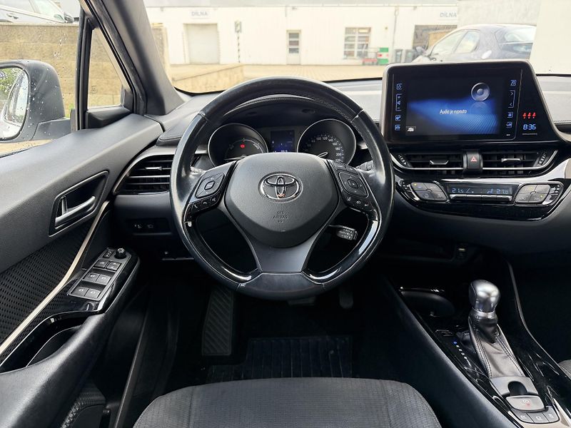 Toyota C-HR 1.8 Hybrid 90kW E-CVT Dynamic - fotka 10 z 22