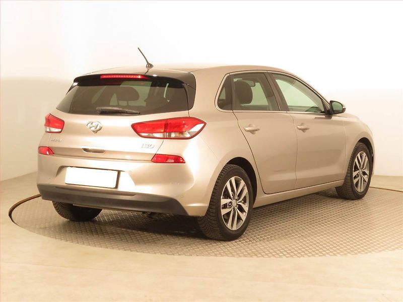 Hyundai i30 (2018) 1.4 CVVT, Serv.kniha, Tempomat - fotka 5 z 17