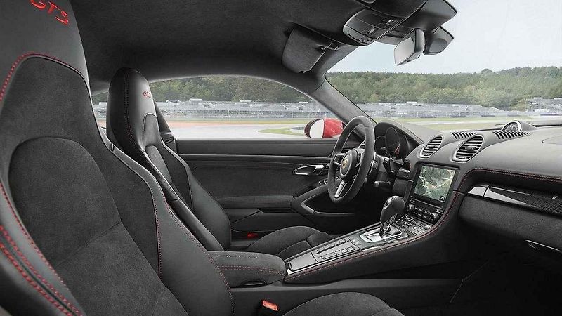 Porsche 718 Boxster GTS.
