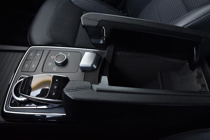Mercedes-Benz GLE 350 d 4MATIC FACE,NAVI,LED,ČR - fotka 34 z 51