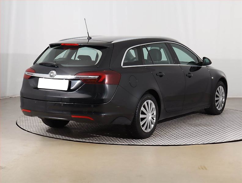 Opel Insignia (2014) 2.0 CDTI, Xenony, Tempomat - fotka 5 z 18