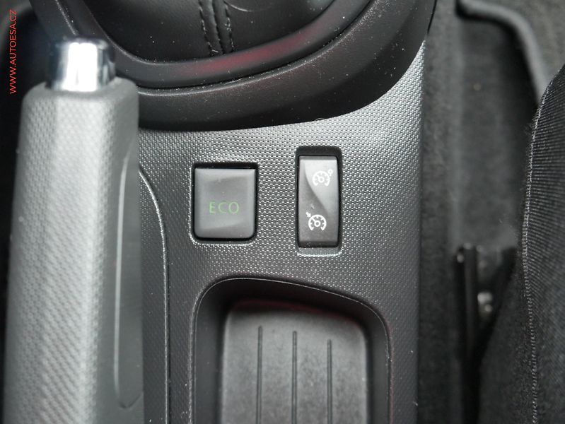 Renault Captur (2016) 0.9TCe, ČR, AC, TZ, park - fotka 17 z 19