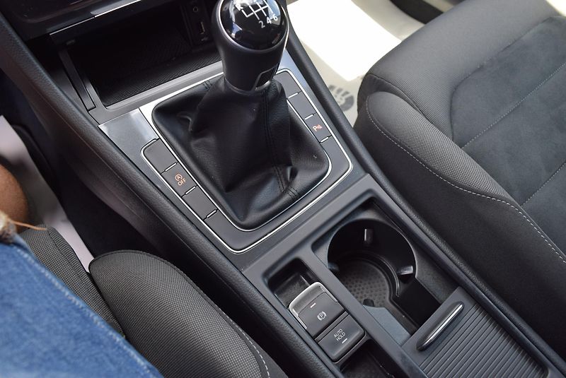 Volkswagen Golf (2018) 1.4TSI 92kw CLBMT LED NAVI TOP - fotka 23 z 49