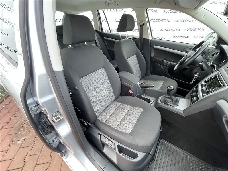 Škoda Octavia 1,4 Tsi Family 90kw , Navi , s - fotka 20 z 22