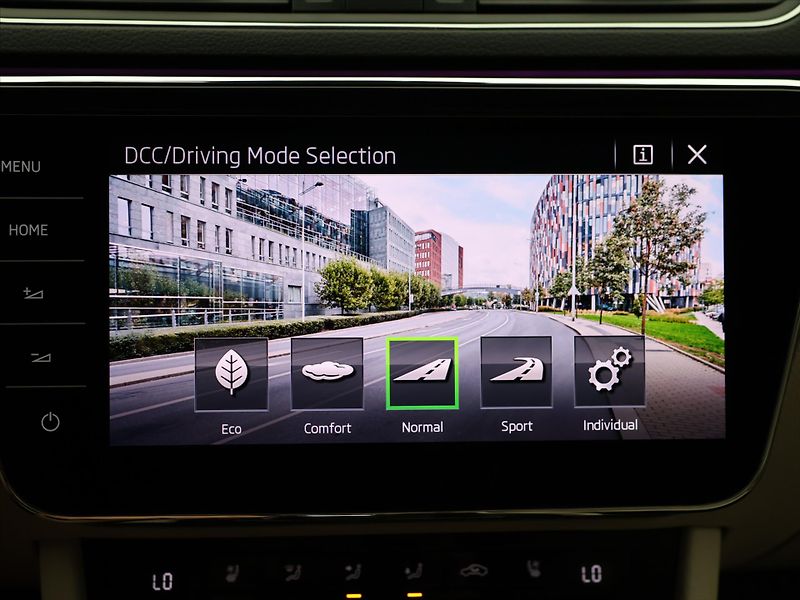 Škoda Superb 2,0 TSI 200kW L&K 4x4 DSG DPH - fotka 25 z 36