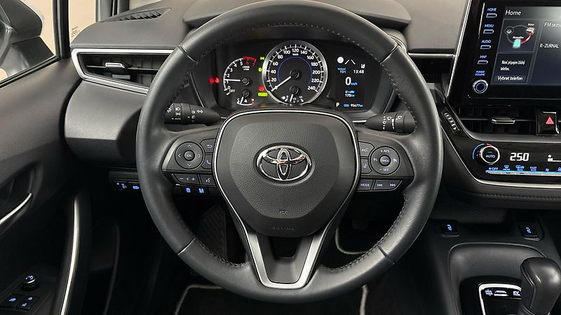 Toyota Corolla 1.8 Hybrid AUT Active Sedan - fotka 9 z 24