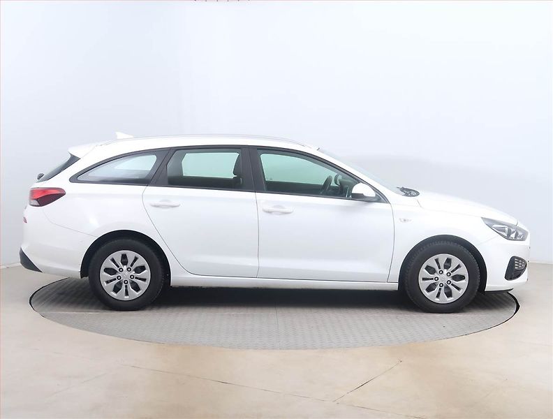 Hyundai i30 (2021) 1.0 T-GDI, ČR,1.maj - fotka 6 z 14