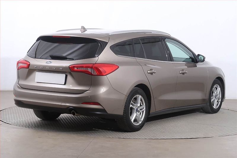 Ford Focus (2018) 1.0 EcoBoost, Tempomat - fotka 5 z 14
