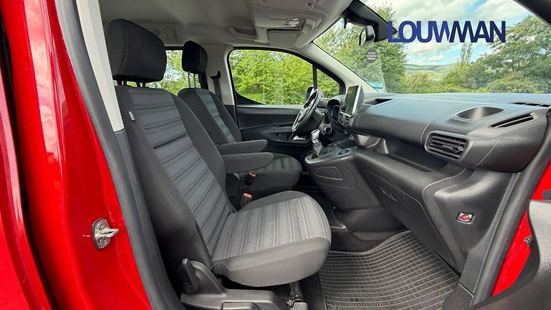 Opel Combo 1.5D LIFE - fotka 16 z 26