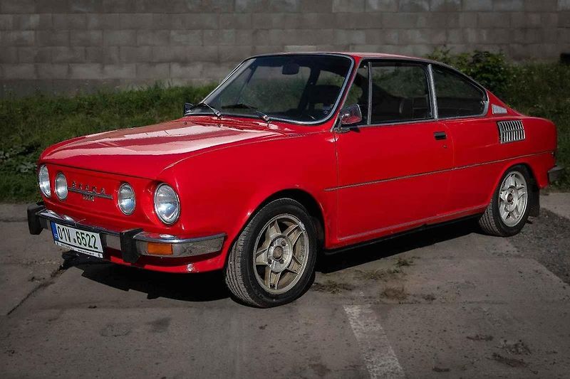Vydražená Alfa Romeo 2000 GT Veloce, jejímž majitelem byl populární zpěvák Karel Gott.