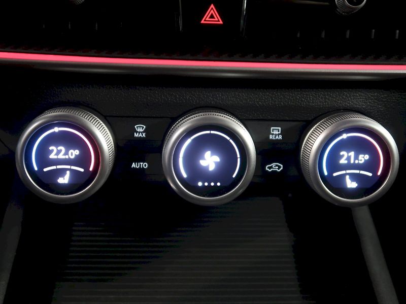 Škoda Superb (2025) SPORTLINE 2.0TSI 195KW 4x4 DSG - fotka 36 z 50