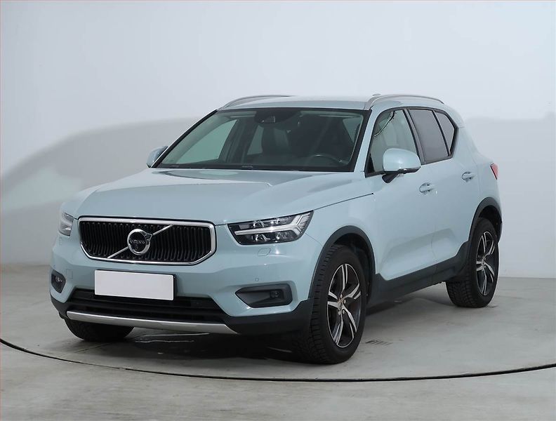 Volvo XC40 (2019) D4 AWD - fotka 2 z 24