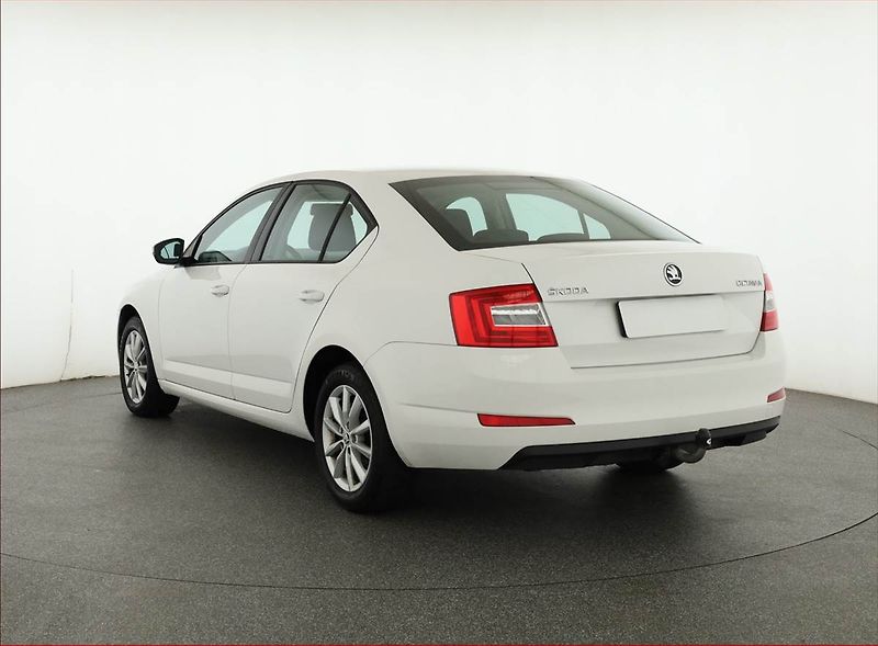 Škoda Octavia (2013) Ambition 1.6 TDI, Serv.kniha - fotka 4 z 17