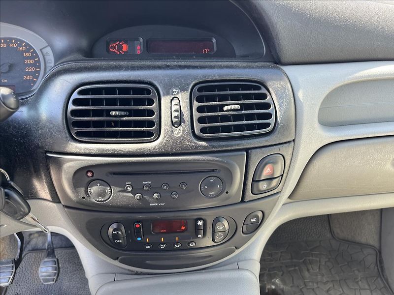 Renault Scénic 2.0 i 16V 4x4 TAŽNÉ STK 2/2028 - fotka 16 z 29