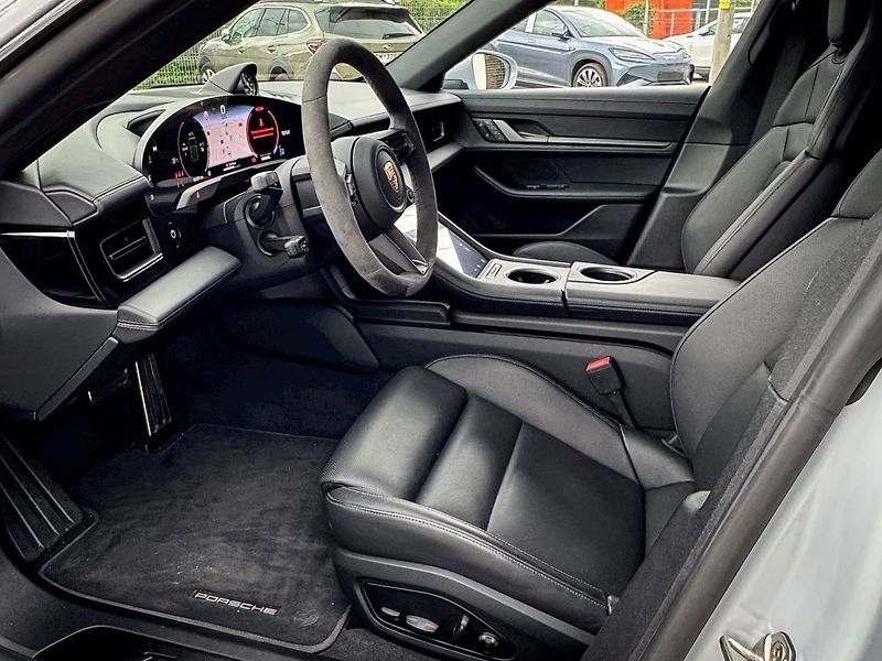 Porsche Taycan Top stav a výbava - fotka 7 z 11
